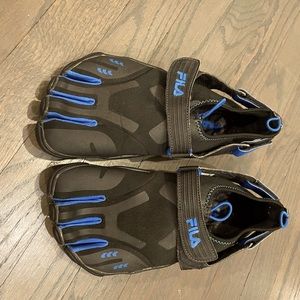 Fila skele-toes water shoes size 9